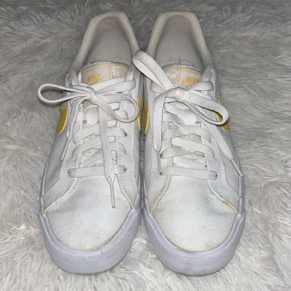 Nike shoes - Picture 3 of 6